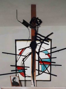 Cappella Marchetti Fenster und Kreuz